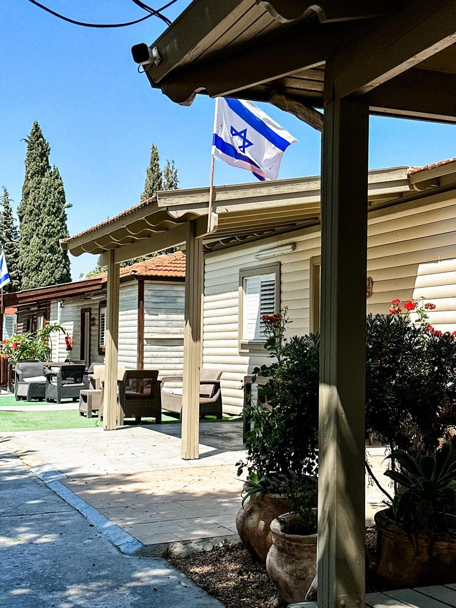 Hotel Etzel Tami Hospitality à Neot Golan Extérieur photo
