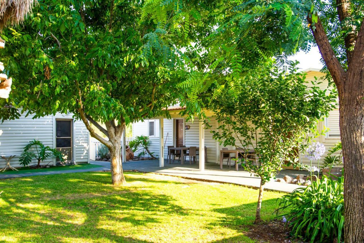 Hotel Etzel Tami Hospitality à Neot Golan Extérieur photo